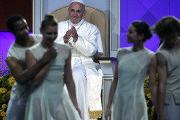 PHILADELPHIA, PA - SEPTEMBER 26:  Pope Francis (C) watches performance by members of Marie Miller &amp; Pennsylvania Ballet as he visits the Festival of Families September 26, 2015 in Philadelphia, Pennsylvania. Pope Francis is in Philadelphia for the last leg of his six-day visit to the U.S.  (Photo by Alex Wong/Getty Images)