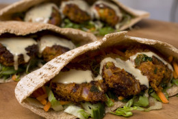 **FOR USE WITH AP LIFESTYLES**  Sun-dried Tomato Falafel in Pita is seen in this Sunday, May 18, 2008 photo.   Beverly Lynn Bennett's recent book, "Vegan Bites", helps vegans with small-batch recipes like this Sun-dried Tomato Falafel in Pita.   (AP Photo/Larry Crowe)