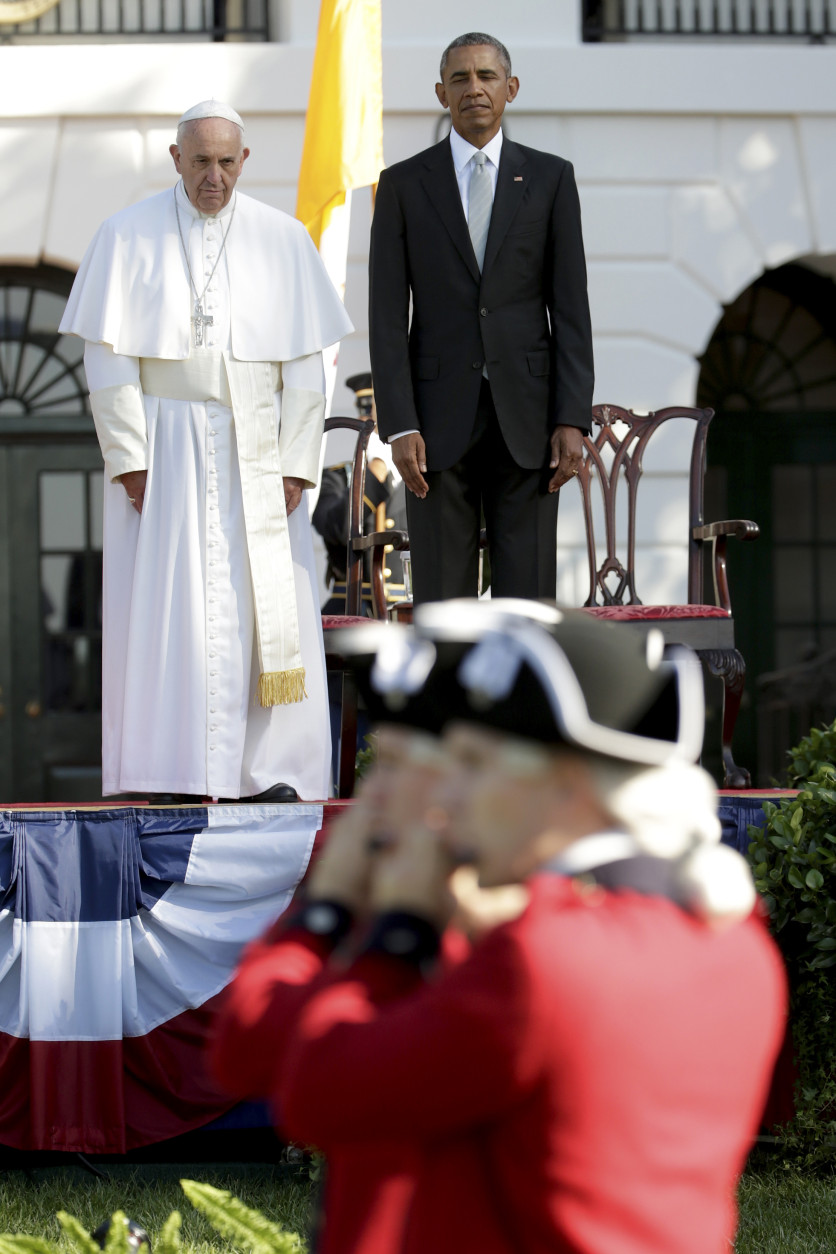 President Barack Obama and Pope Francis watch the Old Guard parade past during the state arrival ceremony on the South Lawn of the White House in Washington, Wednesday, Sept. 23, 2015. (AP Photo/Pablo Martinez Monsivais)