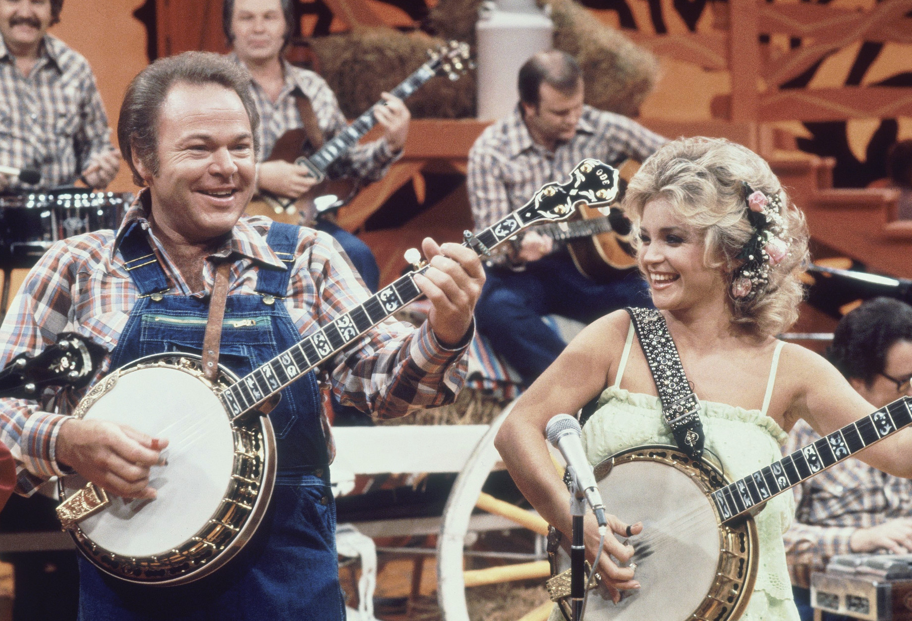 Country-western music stars Roy Clark and Barbara Mandrell perform together during the taping of a portion of a recent "Hee Haw" show in Nashville, 1978. (AP Photo)