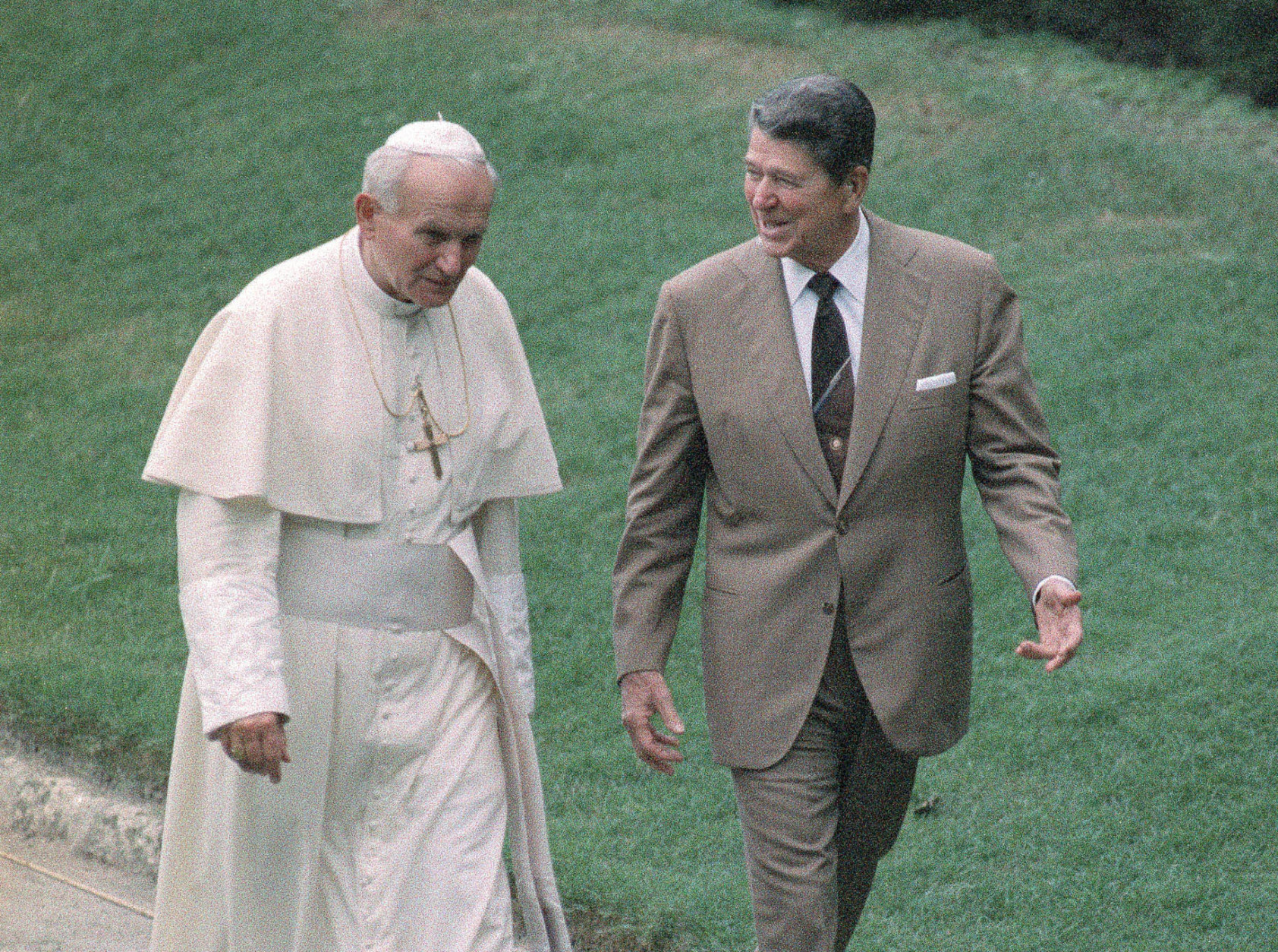 On this date in 1987, Pope John Paul II arrived in Miami, where he was welcomed by President Ronald Reagan and first lady Nancy Reagan as he began a 10-day tour of the United States. (AP Photo/Scott Stewart, File)