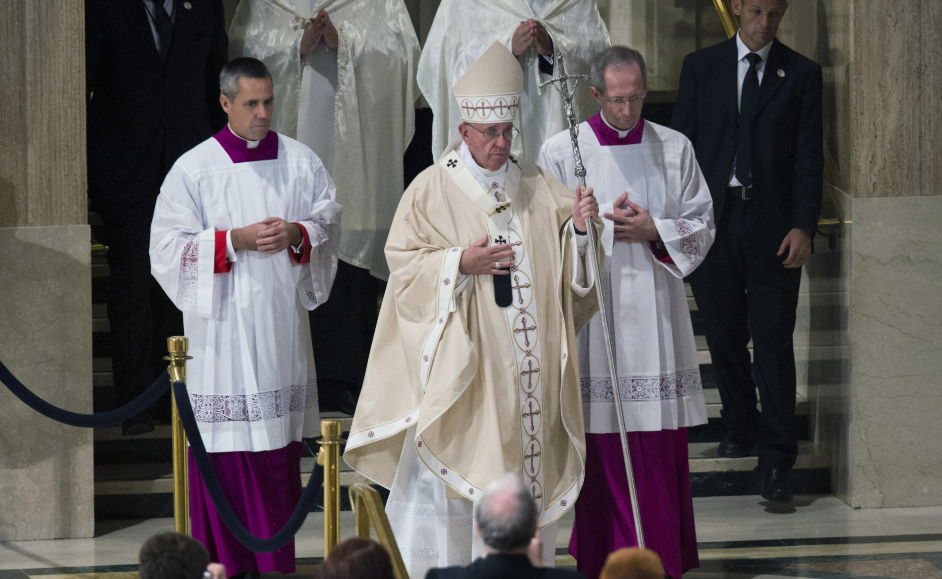 WASHINGTON, DC - SEPTEMBER 23:  Pope Francis arrives for the canonization Mass for Junipero Serra at the Basilica of the National Shrine of the Immaculate Conception on September 23, 2015 in Washington, DC. Junipero Serra was an 18th century Spanish Franciscan friar who founded a mission in Baja, California to bring Christianity to the indigenous population. This is the first-ever canonization by a Pope on U.S. soil. Pope Francis is on a multi-city tour on his first visit to the U.S. as Pope. (Photo by Andrew caballero-Reynolds/Getty Images)