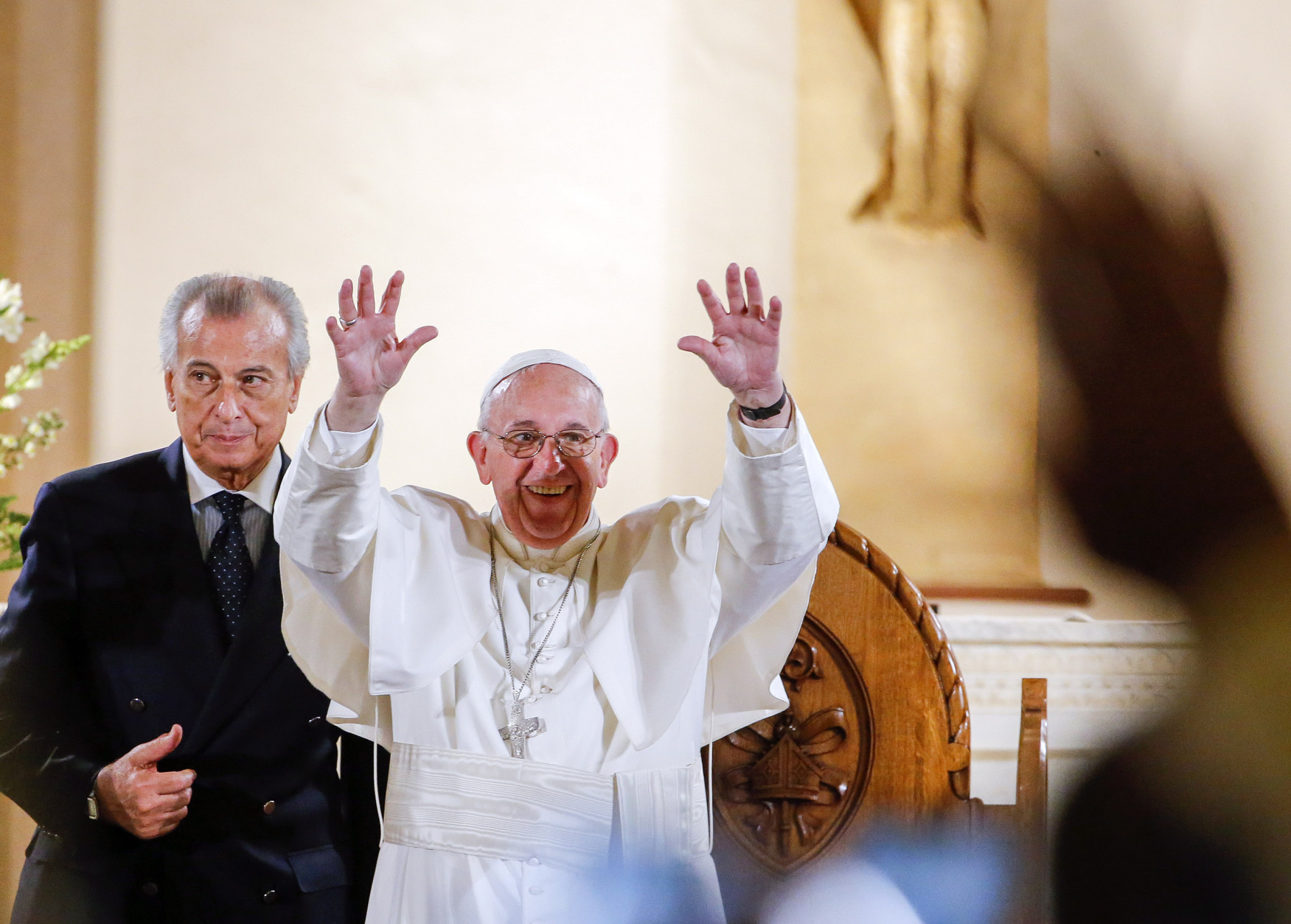 Pope Francis waves to the crowd after speaking at St. Patrick in the City Catholic church in Washington DC, USA, 24 September 2015. St. Patrick is the oldest Catholic church in Washington, founded in 1794. Pope Francis is on a five-day trip to the USA, which includes stops in Washington DC, New York and Philadelphia, after a three-day stay in Cuba.