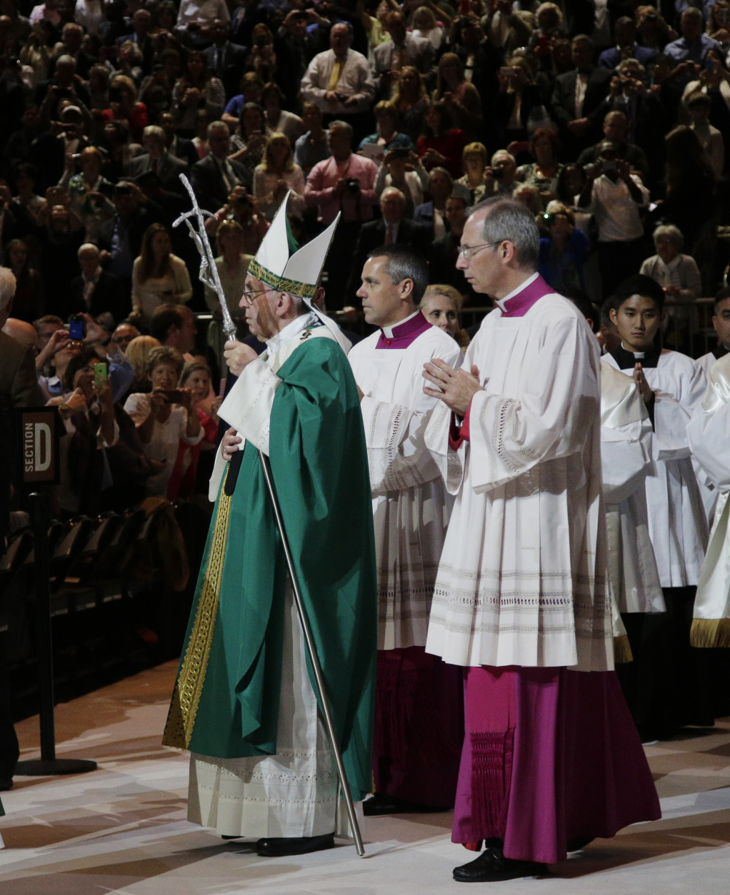Pope Francis arrives to celebrate Mass at Madison Square Garden, Thursday, Sept. 24, 2015, in New York. (AP Photo/Julie Jacobson, Pool)