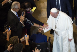 WYNNEWOOD, PA - SEPTEMBER 27:  Pope Francis greets people in the crowd as he exits Saint Charles Borromeo Seminary after addressing international bishops, September 27, 2015 in Wynnewwod, Pennsylvania. After visiting Washington and New York City, Pope Francis concludes his tour of the U.S. with events in Philadelphia on Saturday and Sunday. (Photo by Drew Angerer/Getty Images)