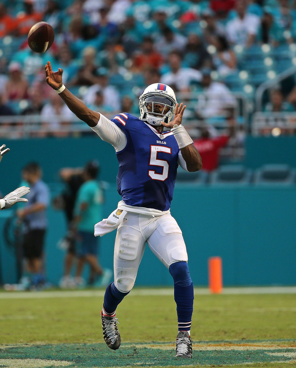 MIAMI GARDENS, FL - SEPTEMBER 27:  Tyrod Taylor #5 of the Buffalo Bills passes during a game against the Miami Dolphins at Sun Life Stadium on September 27, 2015 in Miami Gardens, Florida.  (Photo by Mike Ehrmann/Getty Images)