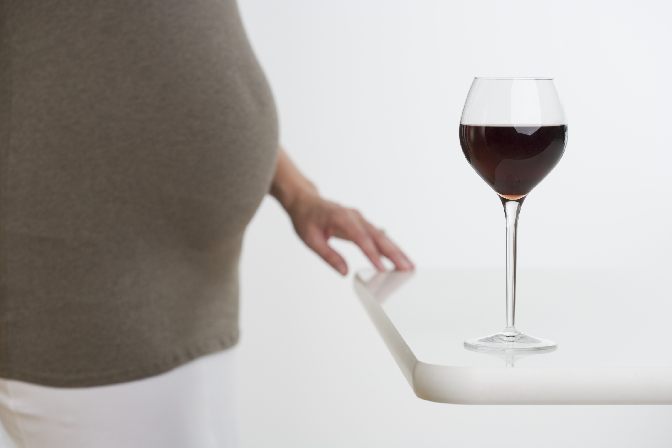 CDC: 1 in 10 pregnant women report alcohol use