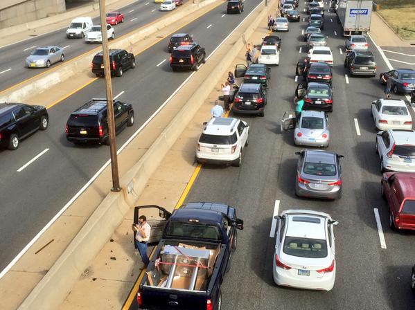 Drivers get out of their cars on SE/SW Freeway watching the pope leave D.C. (WTOP/Dave Dildine)