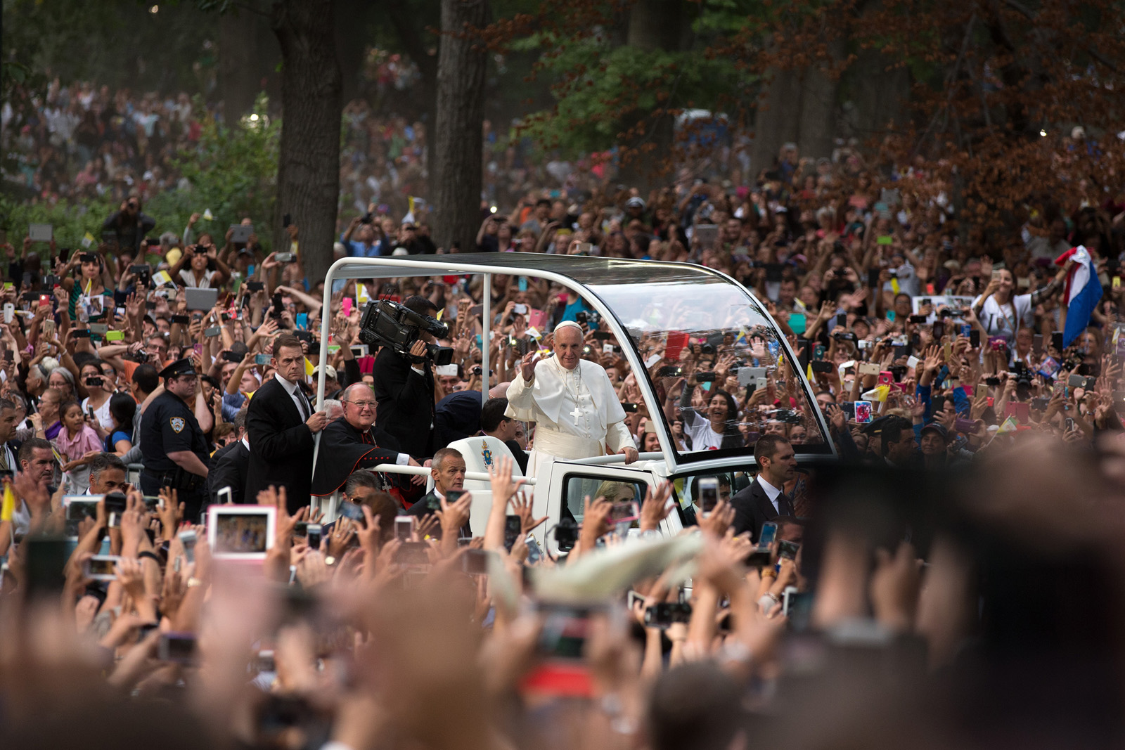NEW YORK, NY - SEPTEMBER 25:  Pope Francis waves as he rides through Central Park in a Papal motorcade on September 25, 2015 in New York City. The Pope is in New York on a two-day visit. He spoke at the United Nations General-Assembly earlier and will lead a Mass in Madison Square Garden tonight.  (Photo by Carl Court/Getty Images)