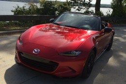 Car expert Mike Parris says on first impression, the new Mazda MX-5 Miata seems smaller than the 2014 version. And in fact, it has dropped about 150 pounds. (WTOP/Mike Parris)