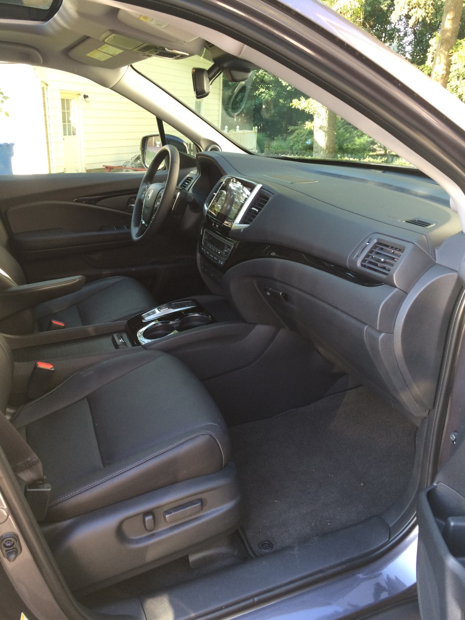 The front leather seats are heated, ventilated and comfortable. (WTOP/Mike Parris)