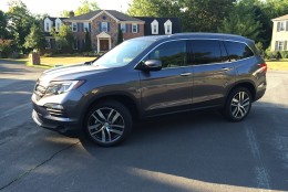 The exterior looks more like the redesigned CR-V up front, and looks better on this larger size vehicle. (WTOP/Mike Parris)