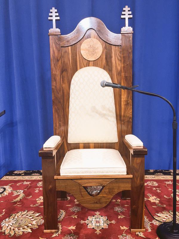Inmates from the Curran-Fromhold Correctional Facility made this chair for the pope. He will visit the Philadelphia prison today. (@ryanjreilly/Twitter)