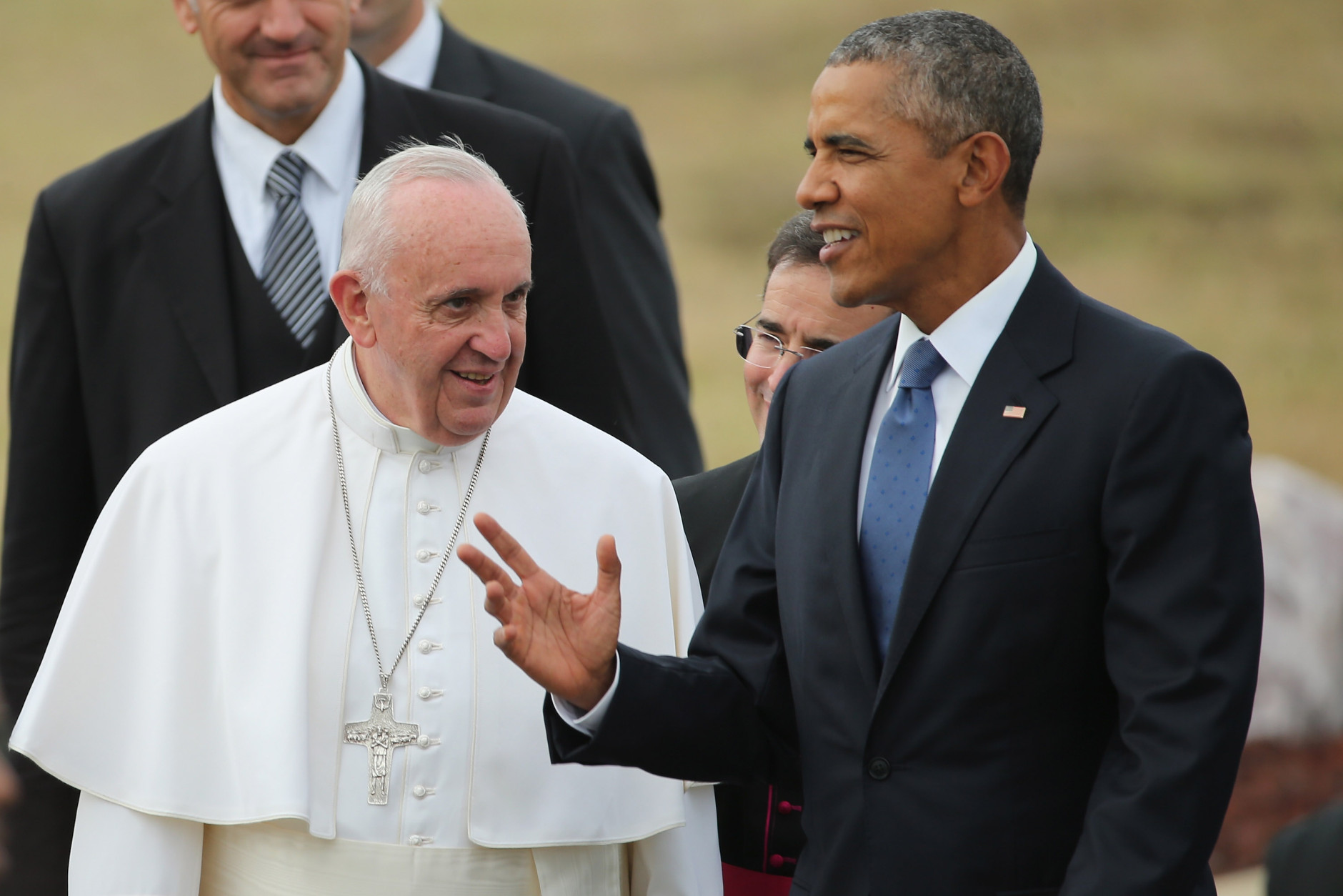 JOINT BASE ANDREWS, MD - SEPTEMBER 22:  Pope Francis is escorted by U.S. President Barack Obama after arriving from Cuba September 22, 2015 at Joint Base Andrews, Maryland. Francis will be visiting Washington, New York City and Philadelphia during his first trip to the United States as pope.  (Photo by Chip Somodevilla/Getty Images)