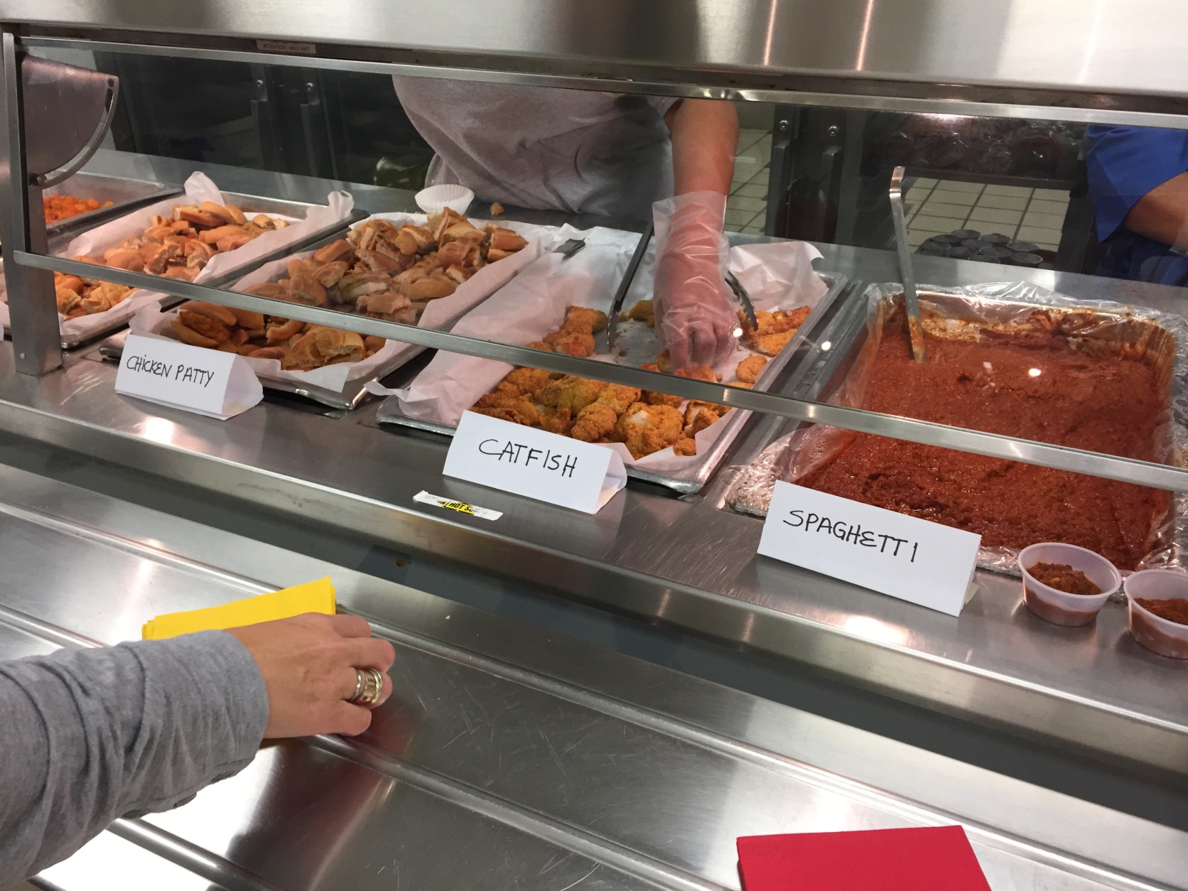 Local parents get a taste of school cafeteria food - WTOP News