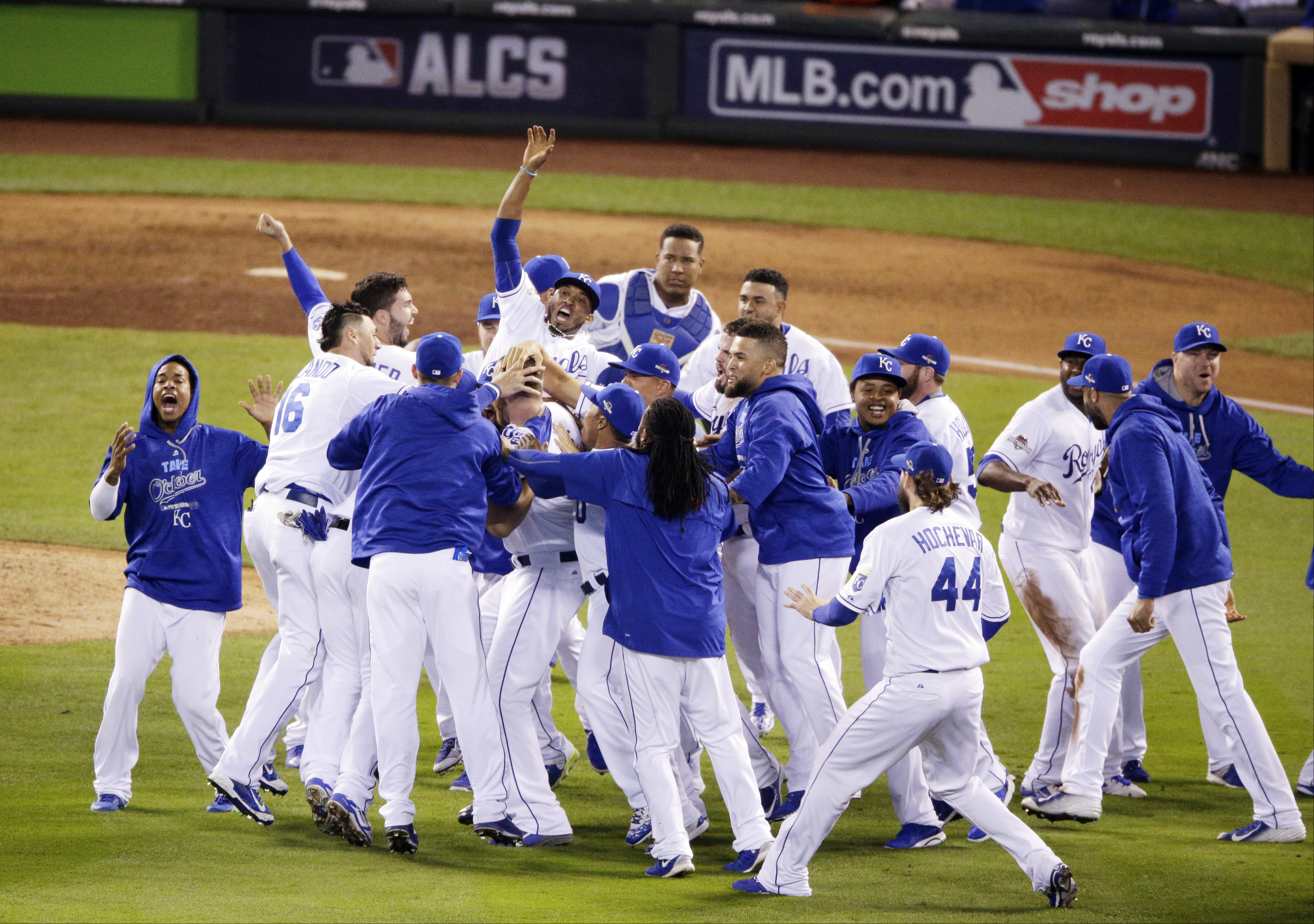 Kansas City beats Toronto, advances to World Series