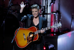 Lead singer Natalie Maines of the Dixie Chicks waves after performing during a tribute concert to Billy Joel, the recipient of the Library of Congress Gershwin Prize for Popular Song, at DAR Constitution Hall  in Washington, Wednesday, Nov. 19, 2014. (AP Photo/Carolyn Kaster)