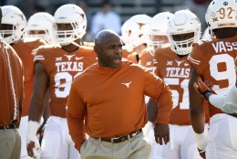 Texas head coach Charlie Strong talks with his team during warm ups before an NCAA college football game against Oklahoma Saturday, Oct. 10, 2015, in Dallas. (AP Photo/Tony Gutierrez)