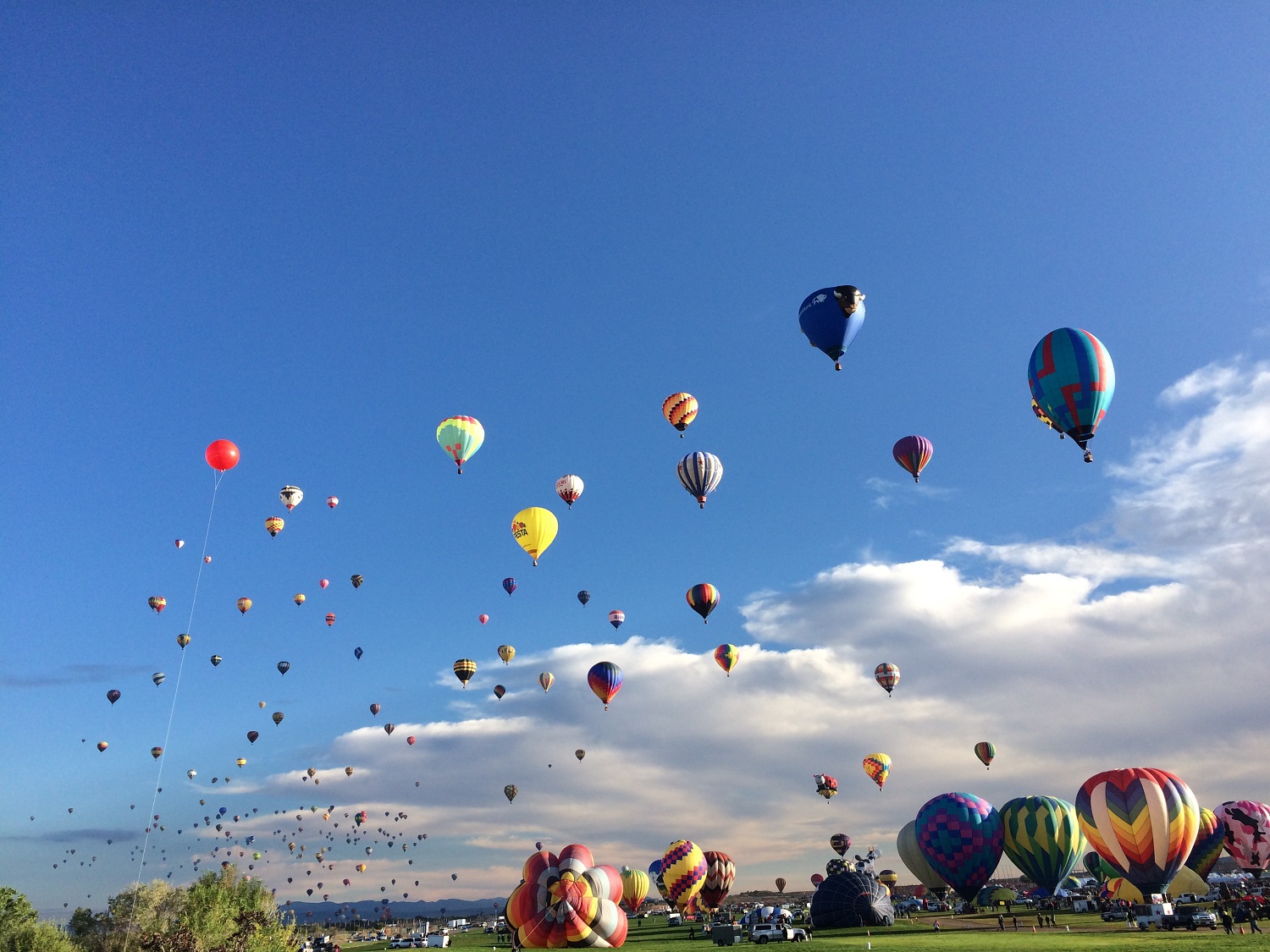 Balloons drift northwest with the wind in this view from the Gondola Club. (WTOP/Noah Frank)