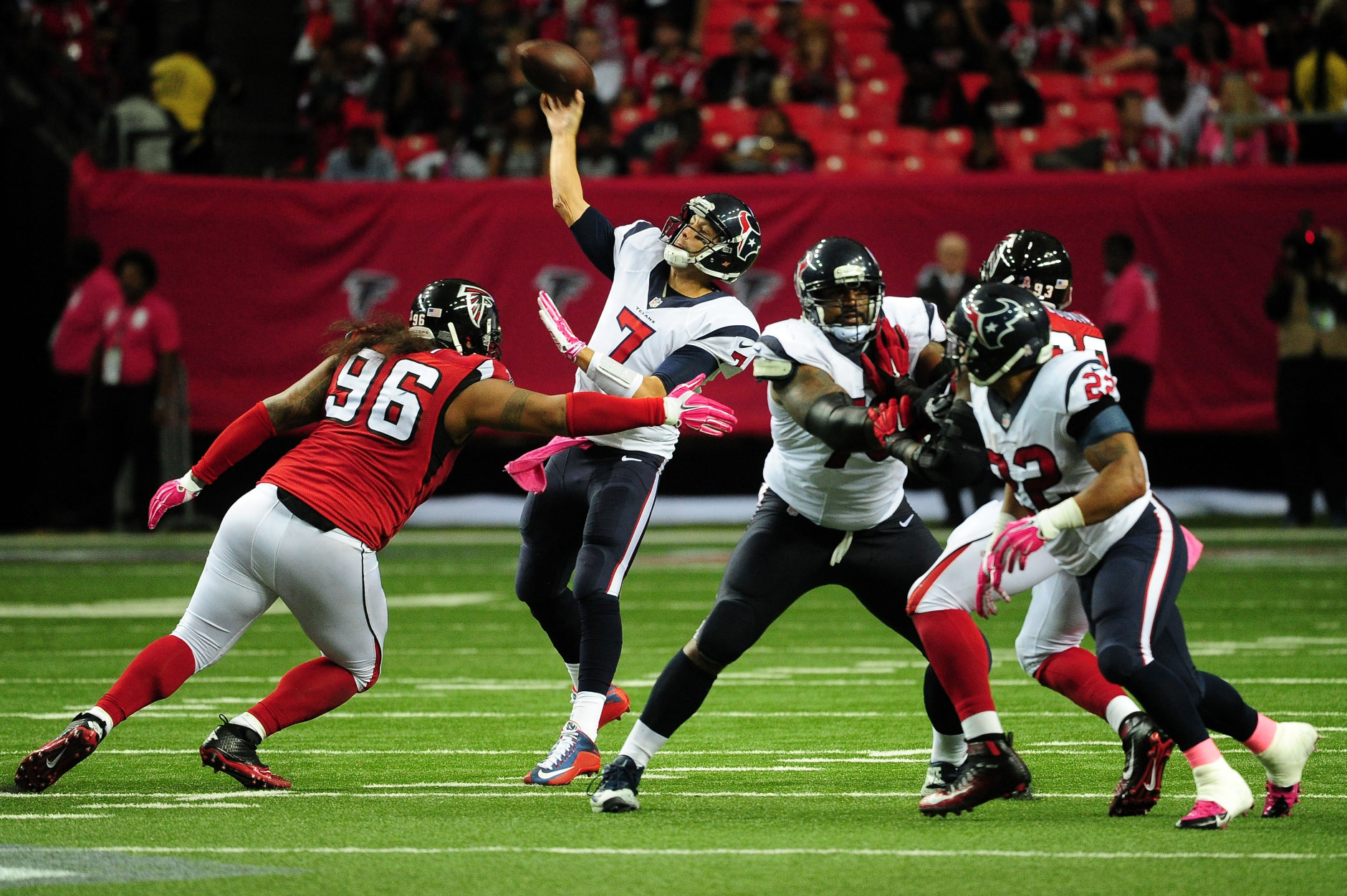 ATLANTA, GA - OCTOBER 04: Brian Hoyer #7 of the Houston Texans throws a pass in the second half against the Atlanta Falcons at the Georgia Dome on October 4, 2015 in Atlanta, Georgia.  (Photo by Scott Cunningham/Getty Images)