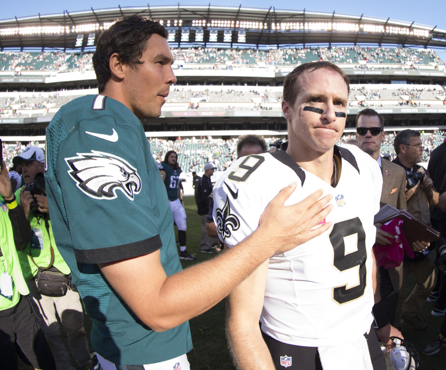 PHILADELPHIA, PA - OCTOBER 11: Sam Bradford #7 of the Philadelphia Eagles greets Drew Brees #9 of the New Orleans Saints after the game on October 11, 2015 at Lincoln Financial field in Philadelphia, Pennsylvania. The Eagles defeated the Saints 39-17. (Photo by Mitchell Leff/Getty Images)