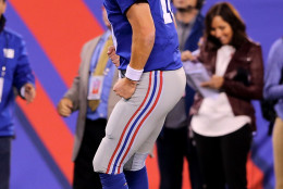 EAST RUTHERFORD, NJ - OCTOBER 11:  Eli Manning #10 of the New York Giants celebrates after he threw the game winning touchdown pass in the fourth quarter against the San Francisco 49ers at MetLife Stadium on October 11, 2015 in East Rutherford, New Jersey.The New York Giants defeated the San Francisco 49ers 30-27.  (Photo by Elsa/Getty Images)