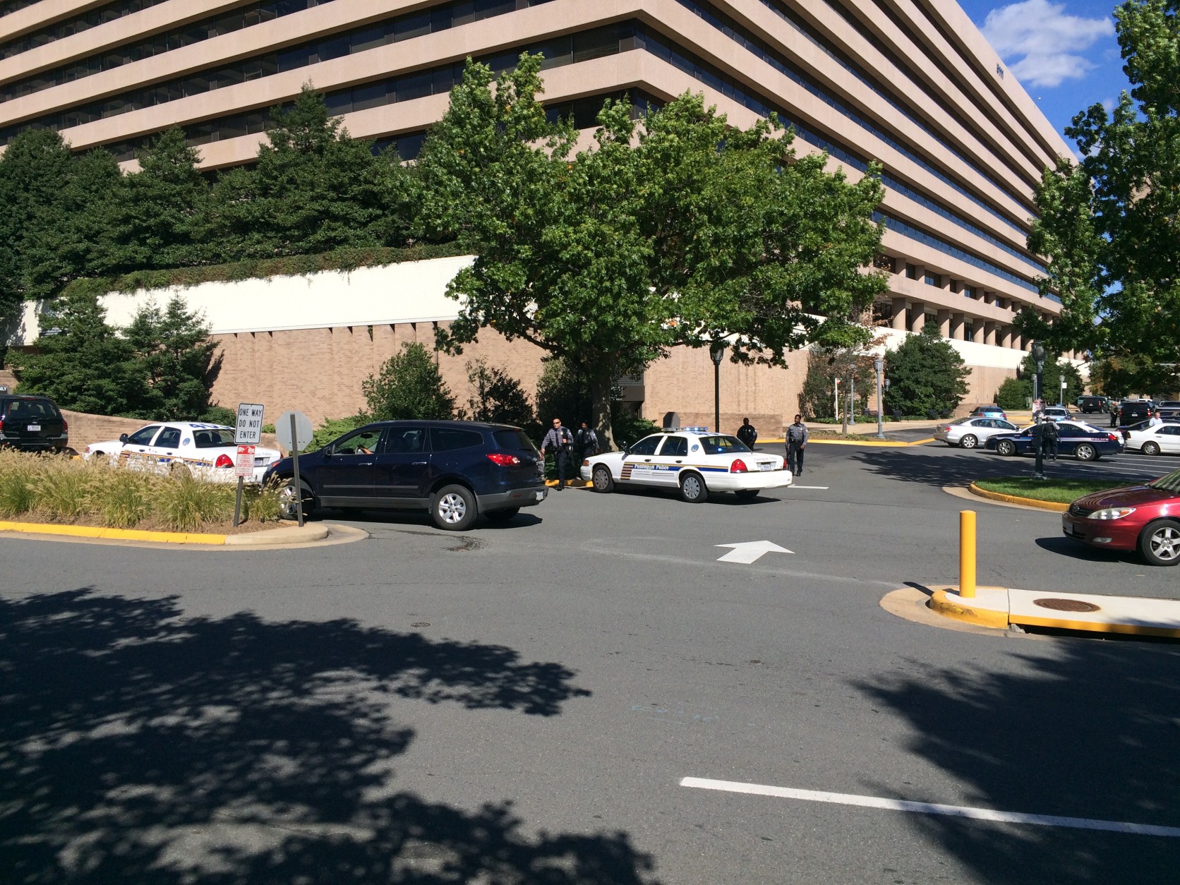 Fairfax County police says they were not aware of the drill and didn’t know which company was holding it. Neither Arlington County police nor the FBI Washington Field Office were aware of the drill either, both agencies told WTOP. (WTOP/Mike Murillo)