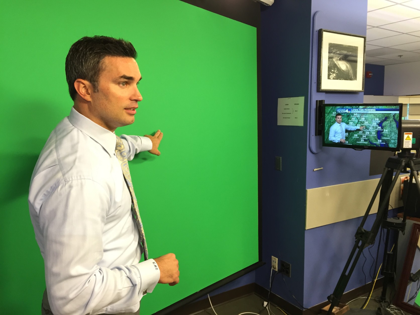 This is how NBC 4 Chief Meteorologist Doug Kammerer looks in real life when you see him pointing to a weather map on TV. Ah, the magic of the green screen. (WTOP/Michelle Basch)