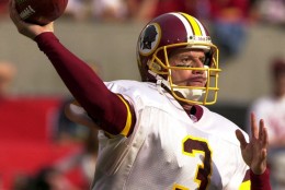Washington Redskins backup quarterback Jeff George, who replaced the injured Brad Johnson, makes a pass during the first quarter against the Arizona Cardinals on Sunday, Nov. 5, 2000, in Tempe, Ariz. The Cardinals defeated the Redskins 16-15. (AP Photo/Rob Schumacher)