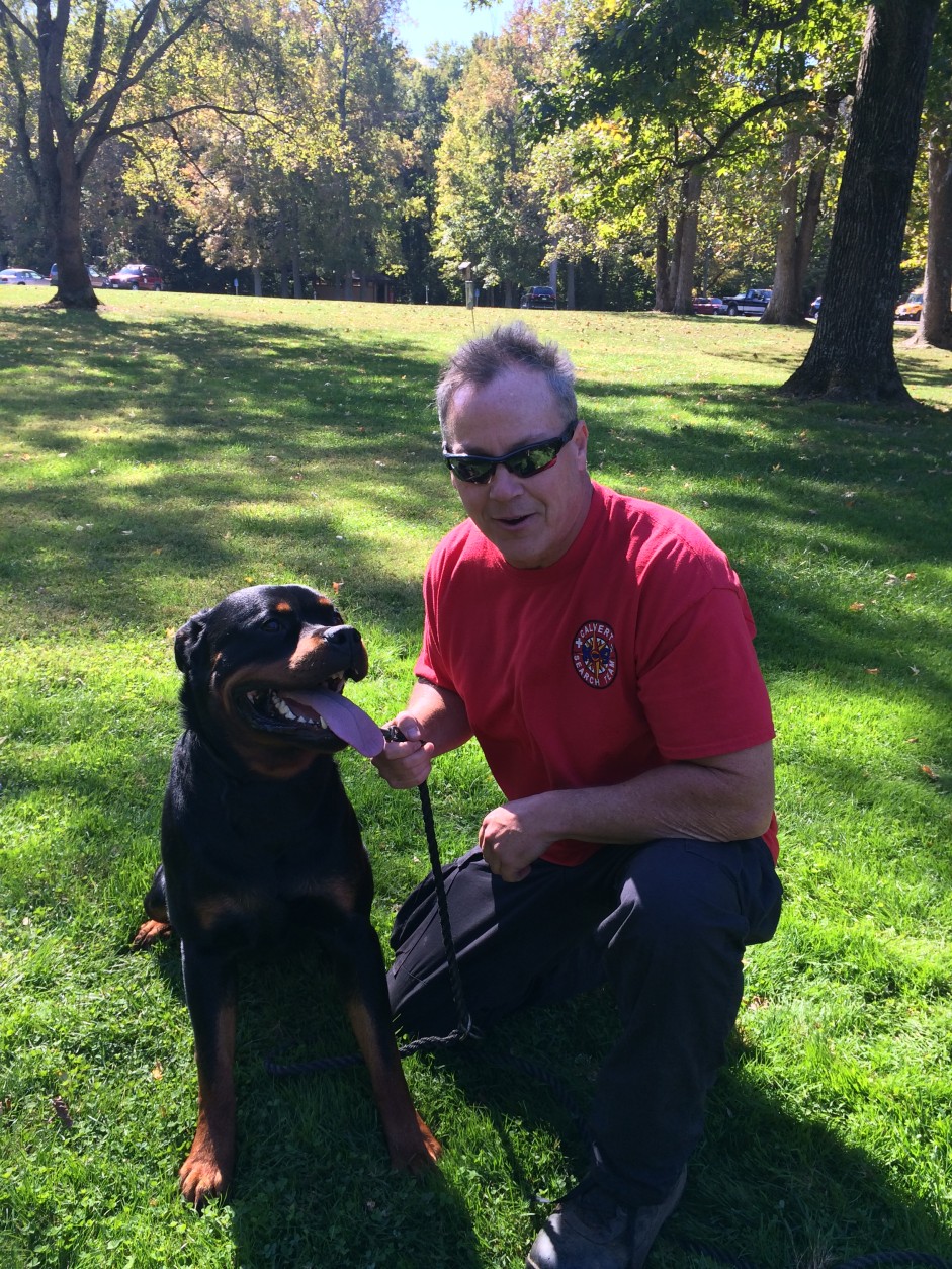 David Thorne with Neeko the Rottweiler from the Calvert K-9 search and rescue team. (WTOP/Mike Murillo)
