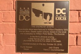 The plaque that now resides at the base of the steps along M St., commemorating the stairs. (Photo: WTOP/Michelle Basch)