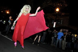 A crowd of spectators came out Dupont Circle for the 2015 High Heel Race. (Courtesy Shannon Finney, www.shannonfinneyphotography.com)