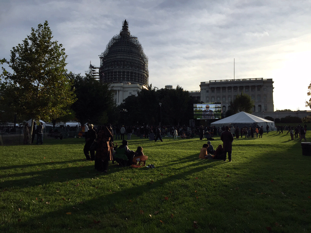 Spectators arrive for the first hour of the 'Justice or Else' rally on the National Mall Saturday, Oct. 10, 2015 (WTOP/Dennis Foley) 