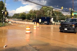 A water main break on Rockville Pike has snarled traffic Tuesday afternoon. (WTOP/Dick Uliano)