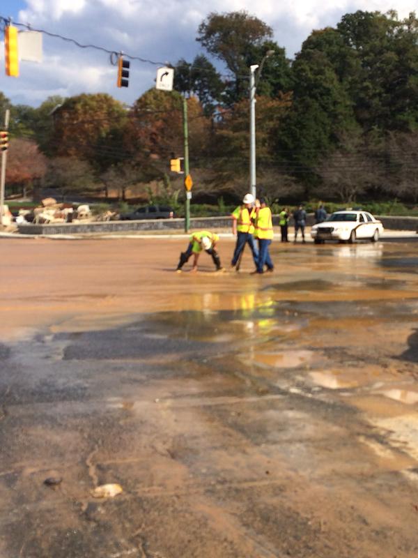 WSSC crews are responding to the water main break Tuesday. (WTOP/Dick Uliano)