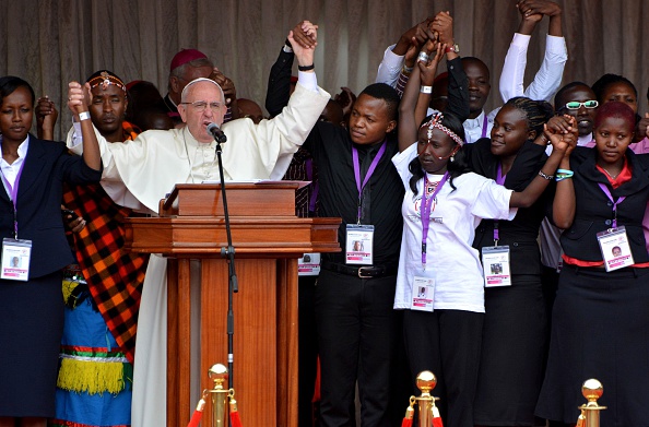 NAIROBI, KENYA - NOVEMBER 27: Pope Francis joins hands with members of the congregation at the Kasarani Sport Stadium in Nairobi on November 27, 2015. Pope Francis is in an African tour which he will visit Kenya, Uganda and Central African Republic (CAR), countries. (Photo by Stringer/Anadolu Agency/Getty Images)