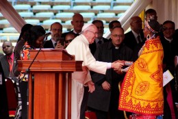 NAIROBI, KENYA - NOVEMBER 27: Pope Francis  shake hands with a woman at the Kasarani Sport Stadium in Nairobi on November 27, 2015. Pope Francis is in an African tour which he will visit Kenya, Uganda and Central African Republic (CAR), countries. (Photo by Stringer/Anadolu Agency/Getty Images)