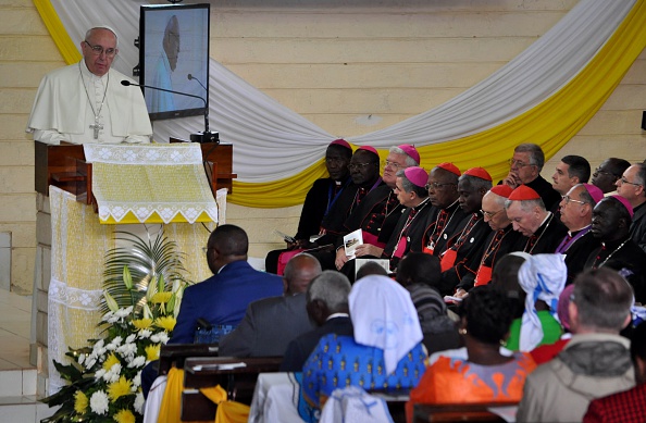NAIROBI, KENYA - NOVEMBER 27: Pope Francis speaks during a mass at Kangemi church in Nairobi, Kenya on November 27, 2015. (Photo by Stringer/Anadolu Agency/Getty Images)