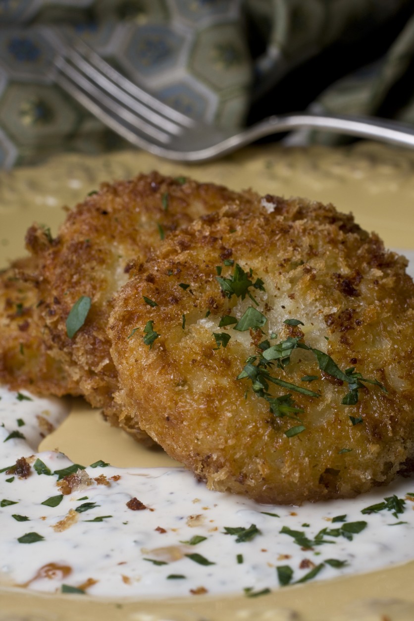 This photo taken Nov. 4, 2009 shows a  fried potato pancake  Don't just reheat that bowl of leftover mashed potatoes day after day this year. Fried potato pancakes made from that Thanksgiving leftover, with a little cheese and bacon added, gives you an entirely new and satisfying taste. (AP Photo/Larry Crowe)