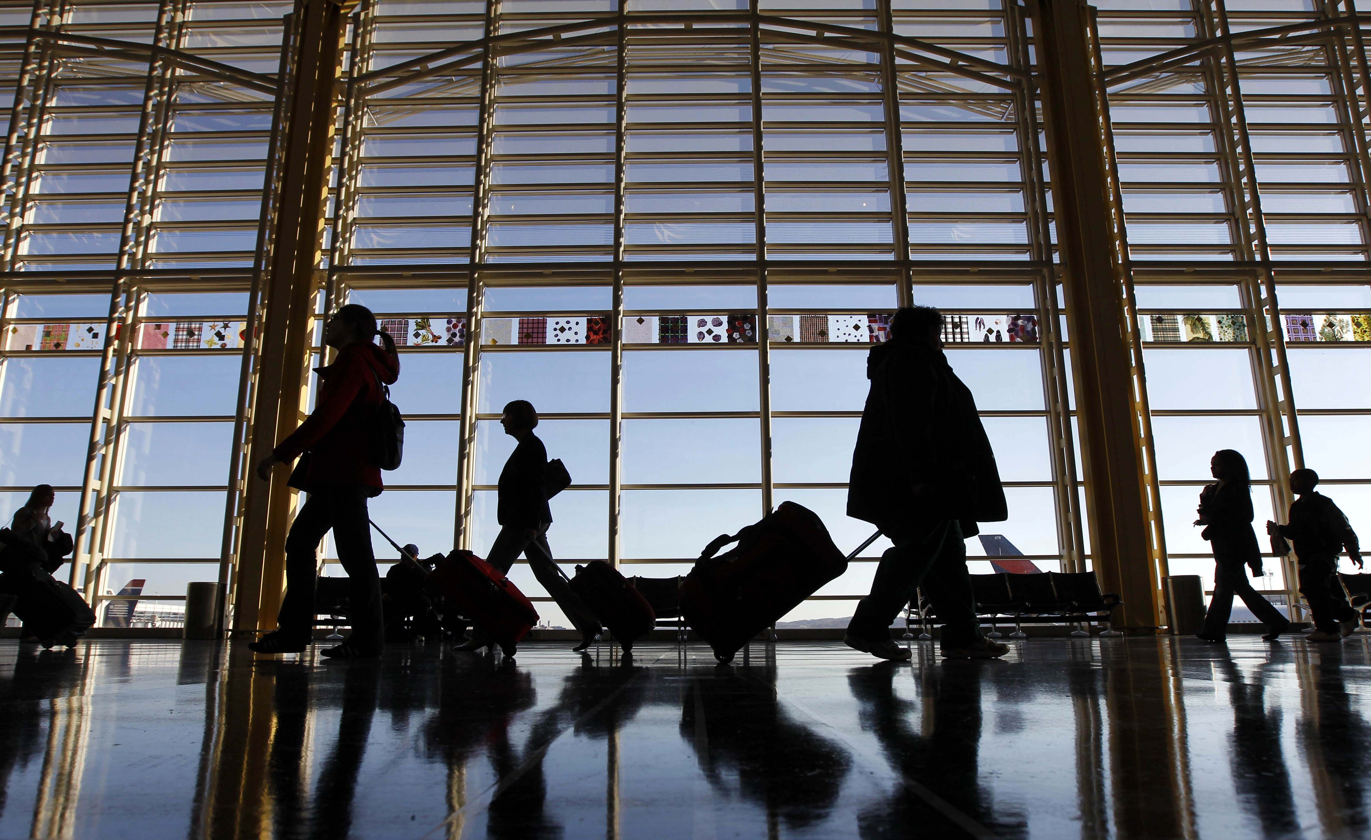3 things to remember for last-minute Thanksgiving flights