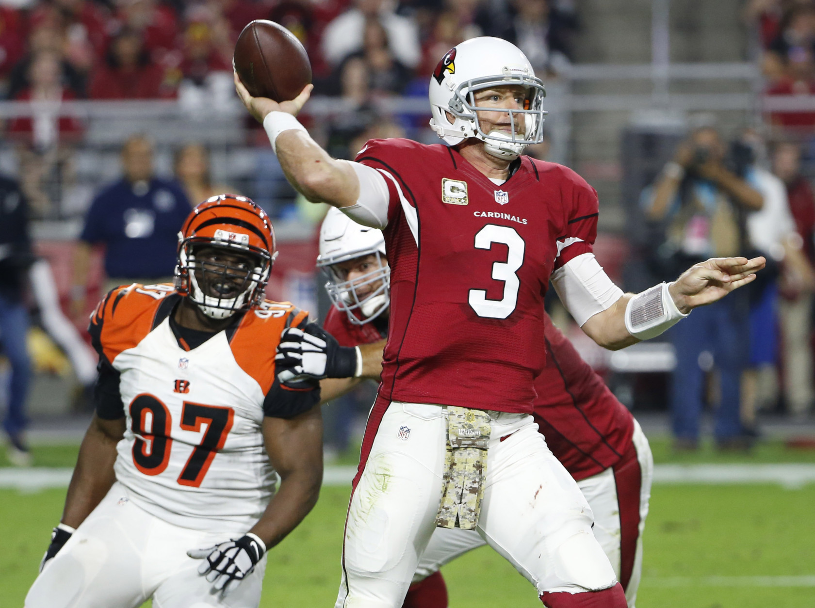 Arizona Cardinals quarterback Carson Palmer (3) throws against the Cincinnati Bengals during the first half of an NFL  football game, Sunday, Nov. 22, 2015, in Glendale, Ariz. (AP Photo/Ross D. Franklin)
