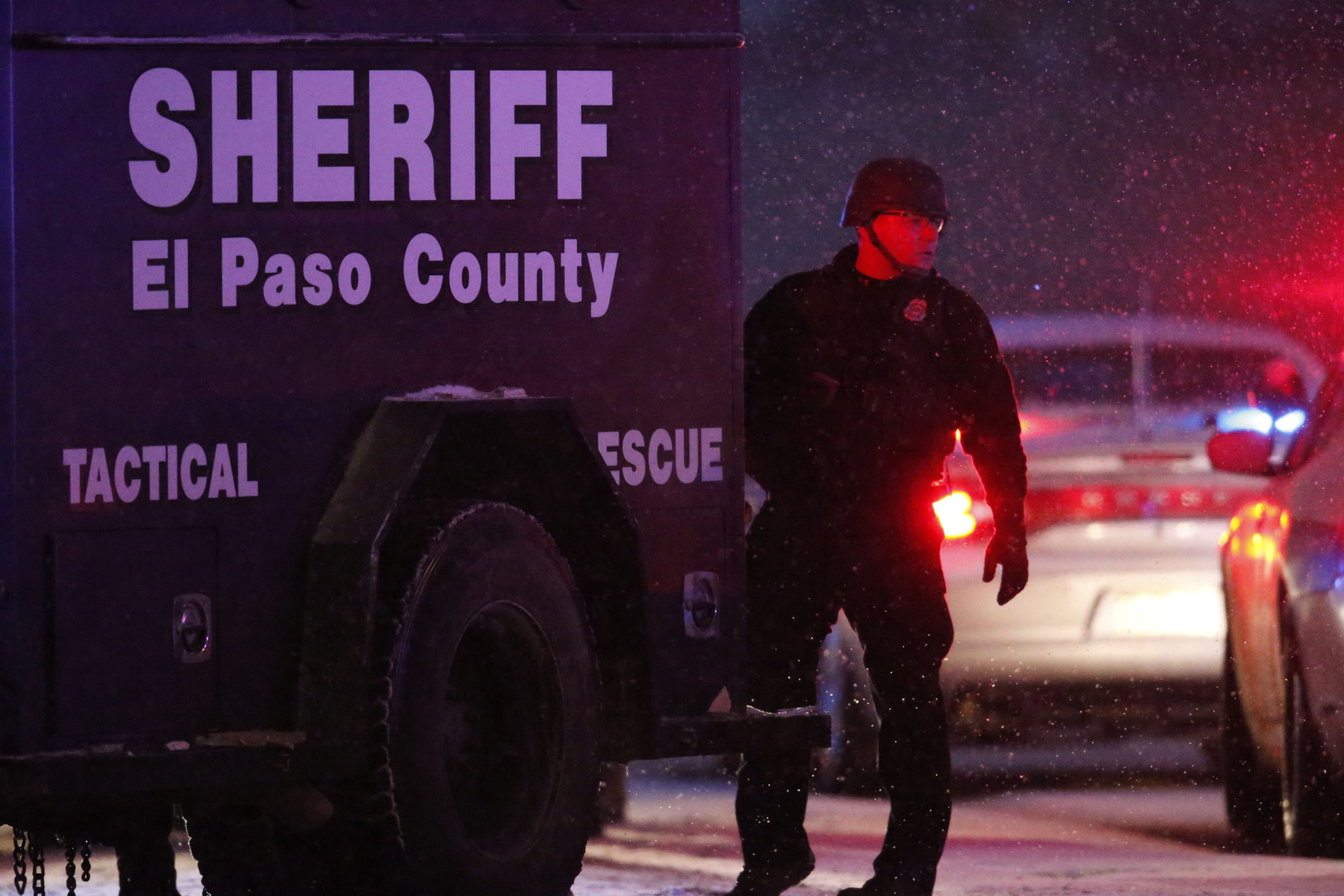 Police stand guard after a suspect was apprehended Friday, Nov. 27, 2015, in northwest Colorado Springs, Colo. A gunman opened fire at a Planned Parenthood clinic on Friday, authorities said, wounding multiple people. (AP Photo/David Zalubowski)