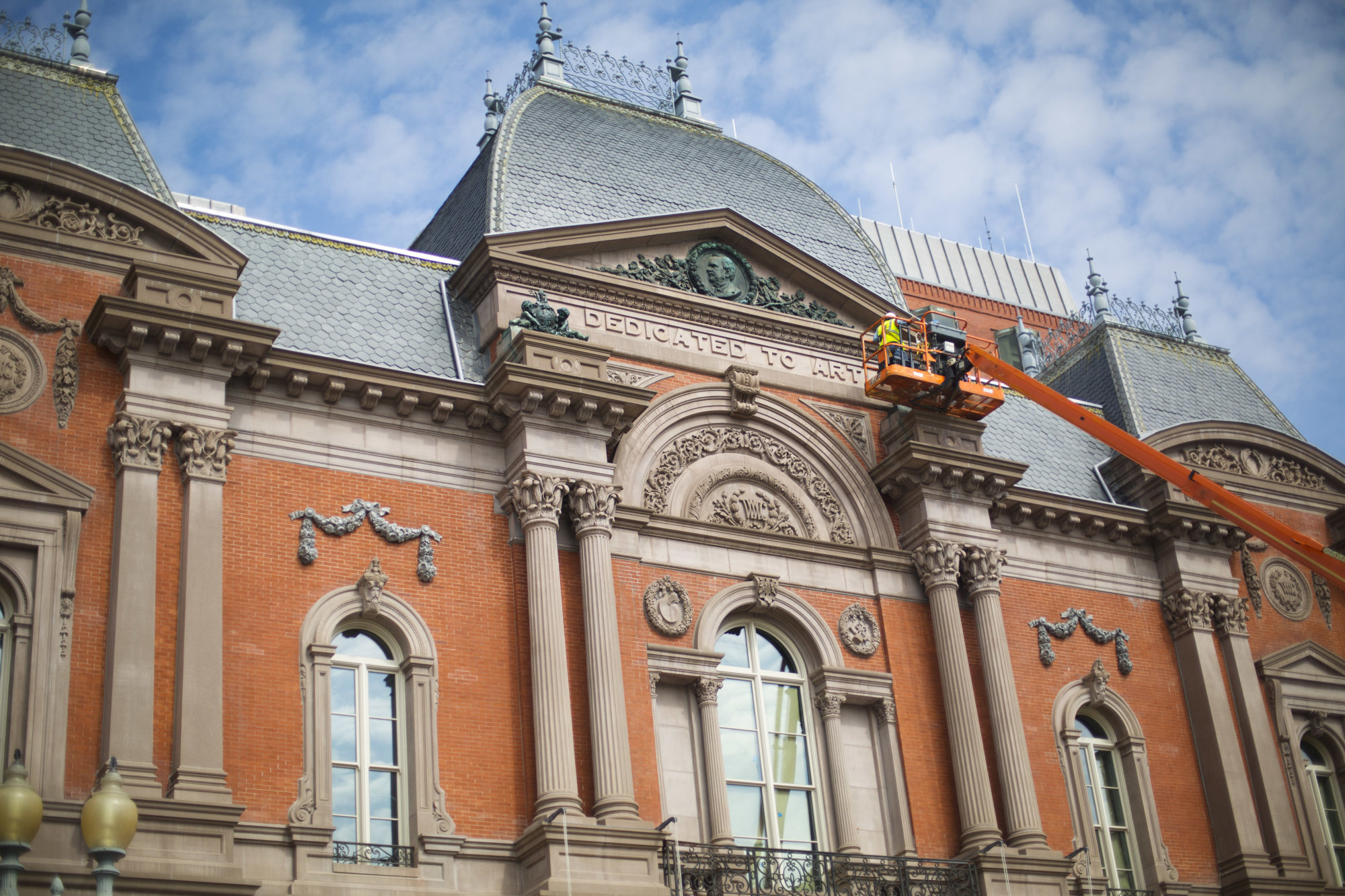 <p><strong>The Renwick Gallery</strong></p>
<p>When The Renwick Gallery reopened in November 2015, its exhibits quickly flooded the Instagram feeds of many Washingtonians … and it hasn&#8217;t stopped. The contemporary craft and art museum is one of the many Smithsonian museums in D.C. It&#8217;s interactive, family-friendly, and best of all, free. Current exhibits include <a href="https://americanart.si.edu/exhibitions?museum%5Brenwick%5D=renwick" target="_blank" rel="noopener">a special showing that merges traditional glass sculpture with augmented reality technology</a>.</p>
