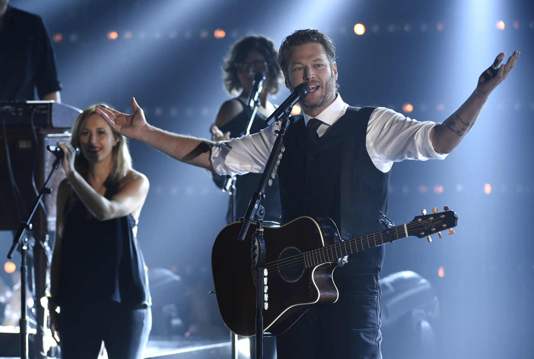 Blake Shelton performs at the 49th annual CMA Awards at the Bridgestone Arena on Wednesday, Nov. 4, 2015, in Nashville, Tenn. (Photo by Chris Pizzello/Invision/AP)