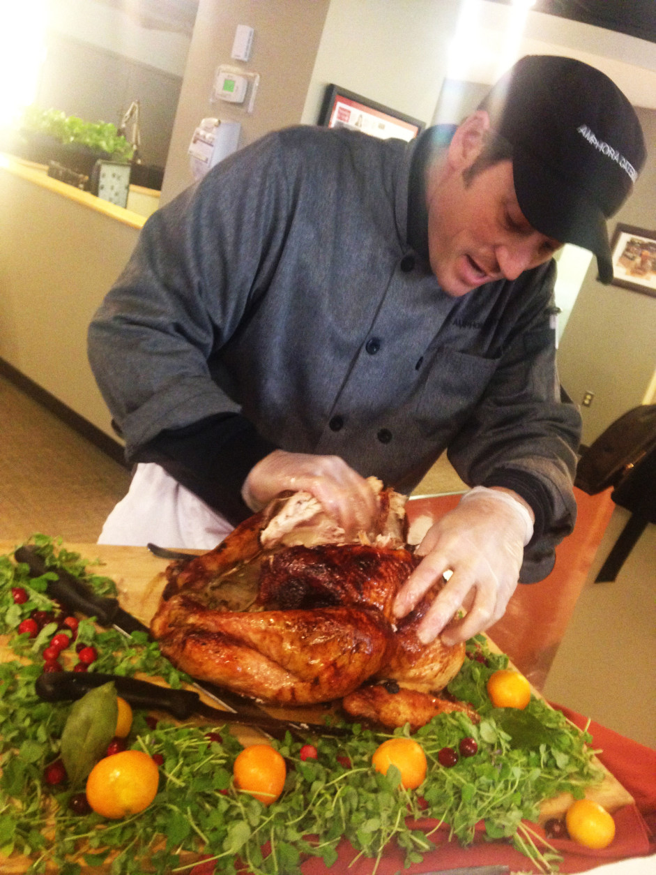Chef Brian Baer with Amphora Catering of Herndon, Va., demonstrates how to carve a turkey inside the WTOP newsroom on Friday, Nov. 20, 2015. (WTOP/Tiffany Arnold)