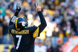 PITTSBURGH, PA - NOVEMBER 15:  Ben Roethlisberger #7 celebrates a 56-yard touchdown during the 4th quarter of the game against the Cleveland Browns at Heinz Field on November 15, 2015 in Pittsburgh, Pennsylvania.  (Photo by Jared Wickerham/Getty Images)