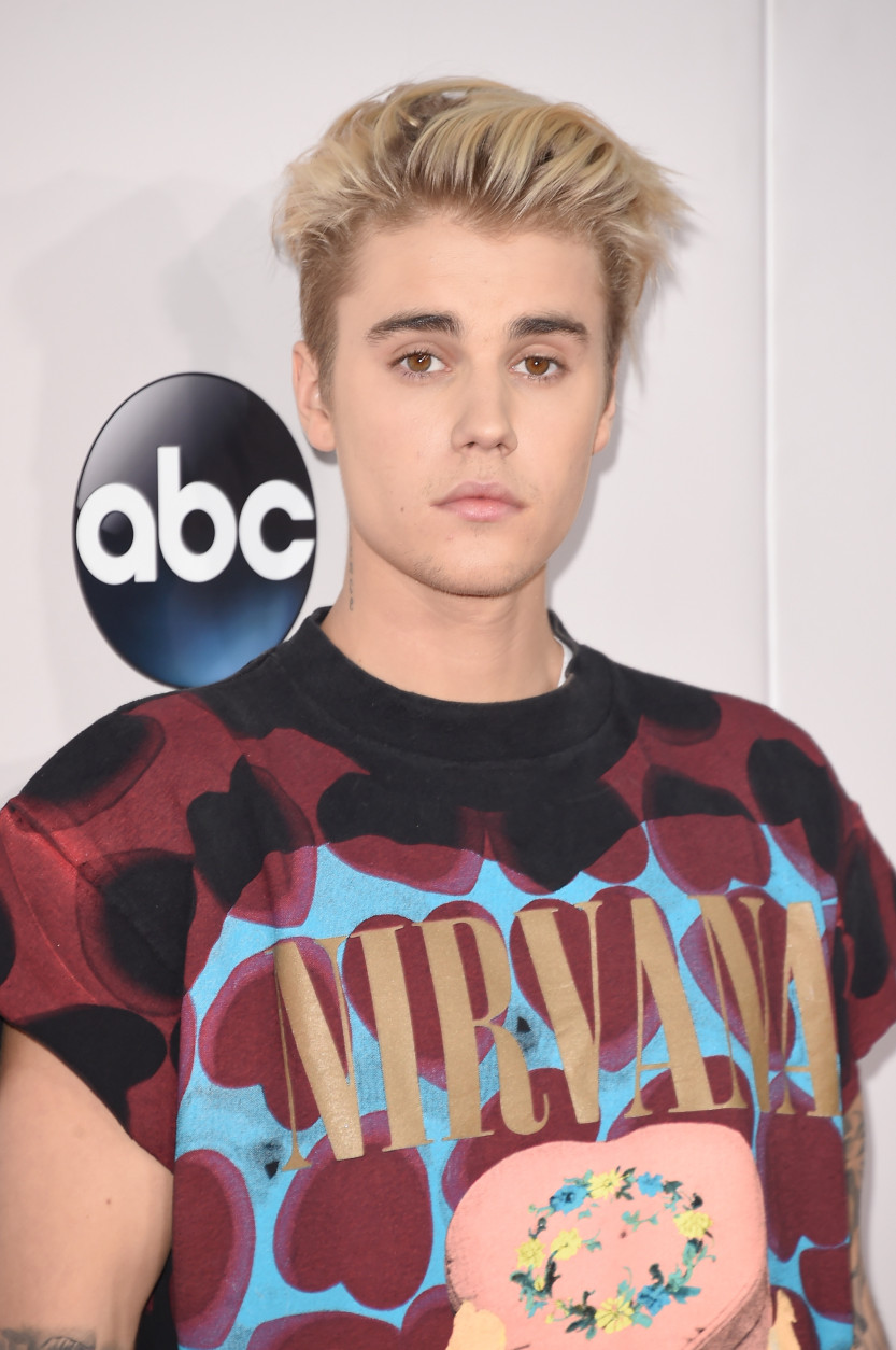 Recording artist Justin Bieber attends the 2015 American Music Awards at Microsoft Theater on November 22, 2015 in Los Angeles, California. (Photo by Jason Merritt/Getty Images)