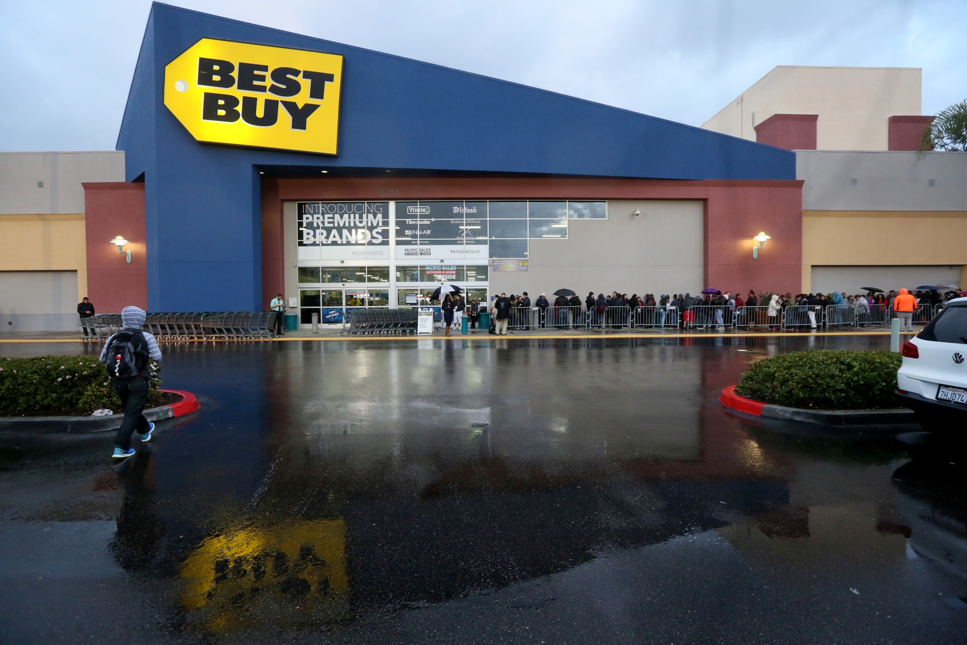 SAN DIEGO, CA - NOVEMBER 26:  Shoppers wait in line to enter a Best Buy on November 26, 2015 in San Diego, California.  Although Black Friday sales are expected to be strong, many shoppers are opting to buy online or retailers are offering year round sales and other incentives that are expected to ease crowds. (Photo by Sandy Huffaker/Getty Images)