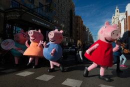 People dressed-up as 'Peppa La Cerdita' (Peppa the Little Pig), a well known Spanish children's animation television programme, advertise 'Black Friday' discounts for their Christmas shows on November 27, 2015 in Madrid, Spain. (Photo by Denis Doyle/Getty Images)