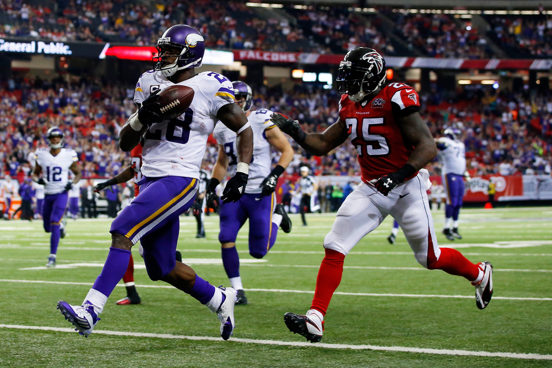 ATLANTA, GA - NOVEMBER 29:  Adrian Peterson #28 of the Minnesota Vikings scores a touchdown during the second half against the Atlanta Falcons at the Georgia Dome on November 29, 2015 in Atlanta, Georgia.  (Photo by Kevin C. Cox/Getty Images)